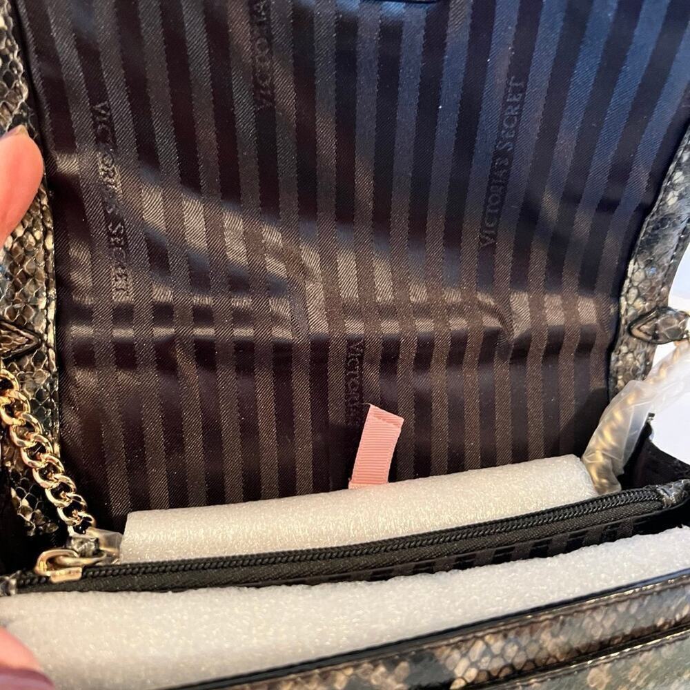 Victoria’s Secret ladies wallet, clutch, faux snakeskin - Picture 7 of 12
